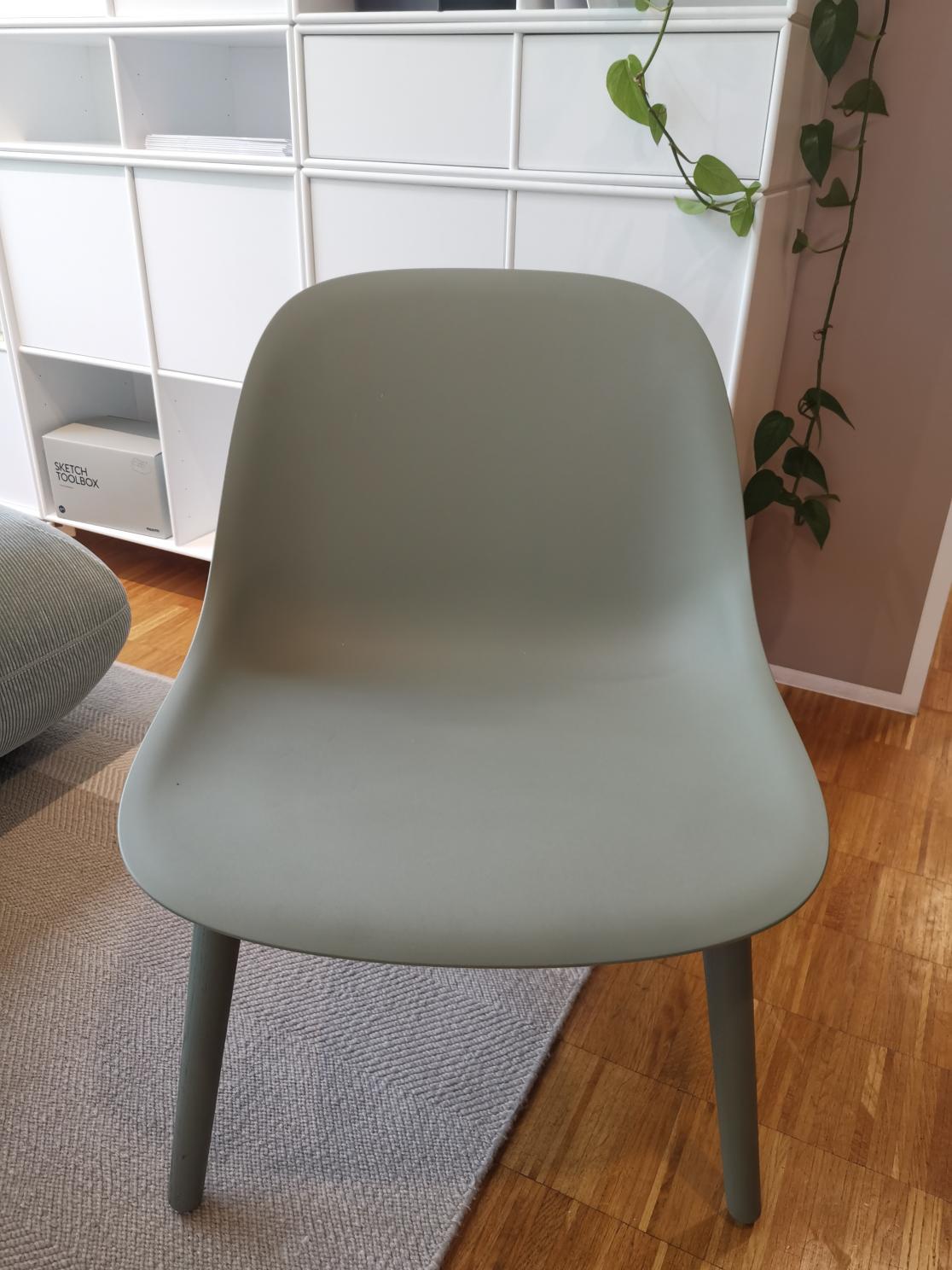 Fiber Lounge Chair Wood Base DUSTY GREEN Chaise Muuto PIÈCE D'EXPOSITION